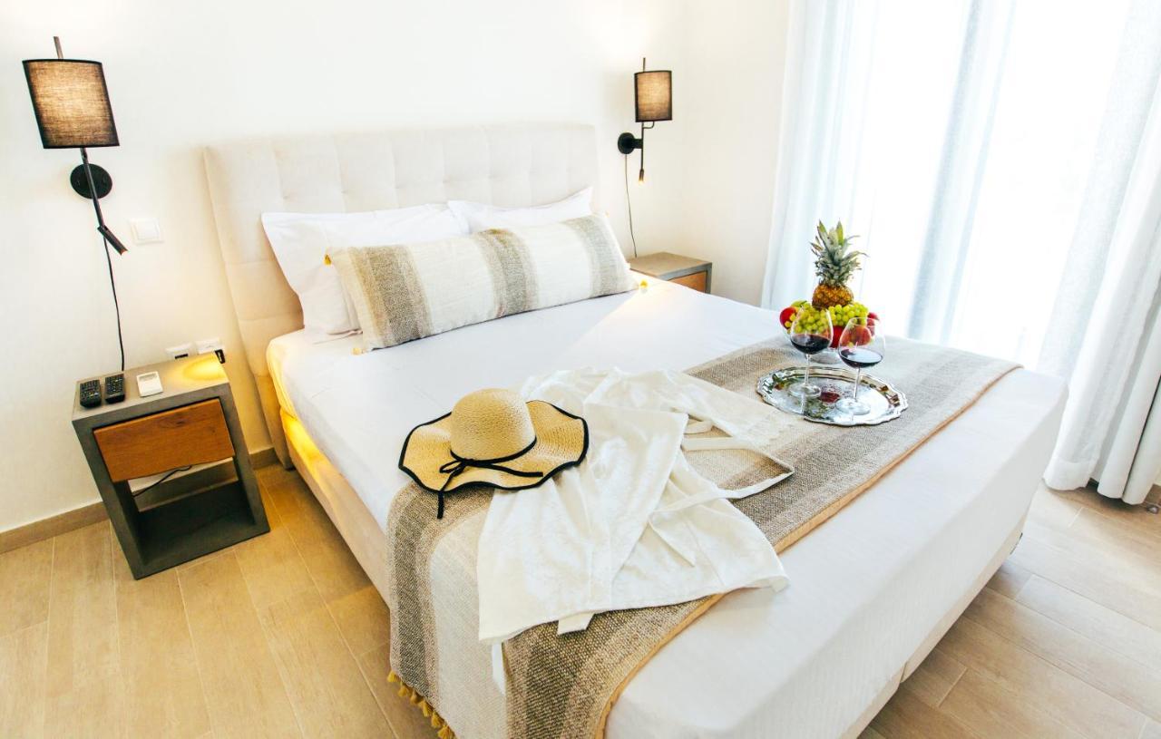 La Maltese Oia Luxury Suites Exterior photo