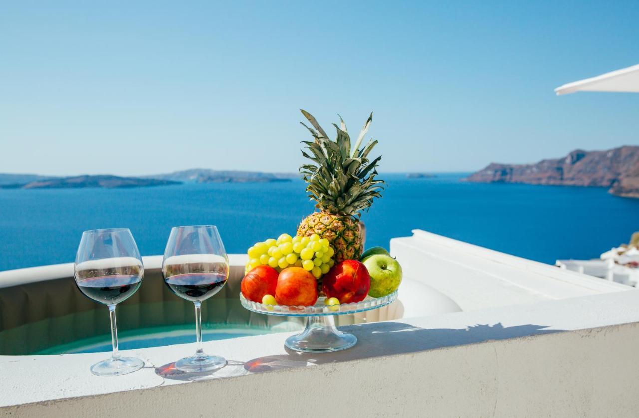 La Maltese Oia Luxury Suites Exterior photo