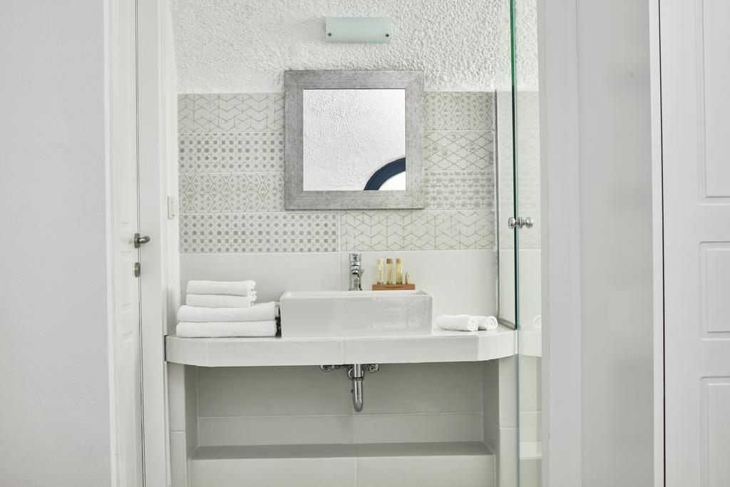 La Maltese Oia Luxury Suites Exterior photo