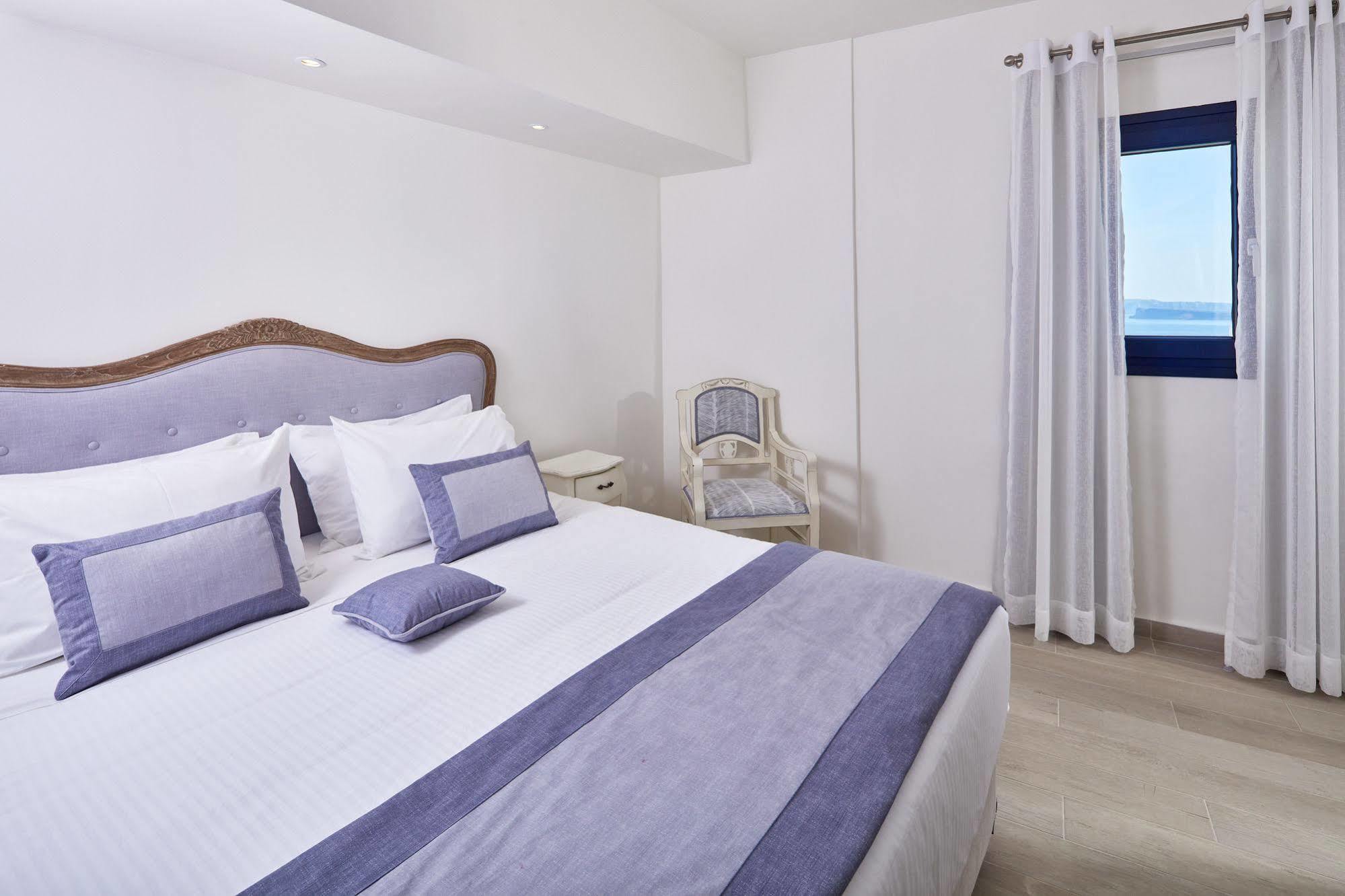 La Maltese Oia Luxury Suites Exterior photo